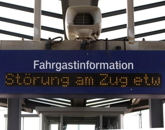 Ein Problem am neuen Fahrzeug sorgt für eine Verspätung von über zehn Minuten. (14.04.)