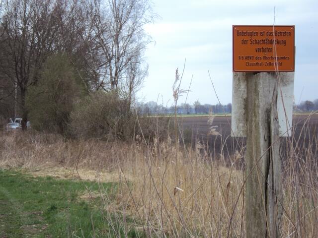 Warnhinweis des Oberbergamtes Clausthal-Zellerfeld an der Dummebrücke