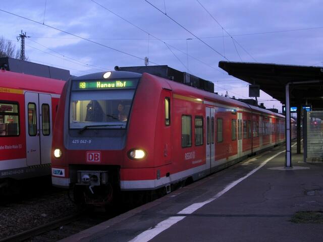 ET 425 nach Hanau (Friedberg, 17.04.)