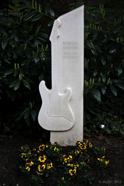 Eine Fender Stratocaster als Grabmal - mal was anderes.