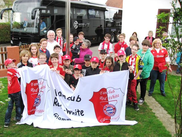 Die Gastwirts-Familie Bierbichler mit den Kindern.