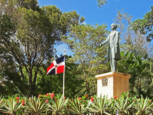 Statue Juan Pablo Duarte y Díez (1813 - 1876)
Freiheitskämpfer.
Parque Central, 
La Romana, 
Dominikanische Republik.