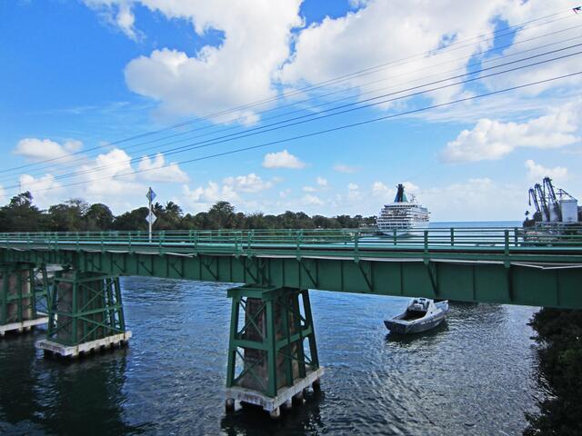 Puente Charles Bluhdorn, (1926 - 1983),
amerikanischer Industrieller.