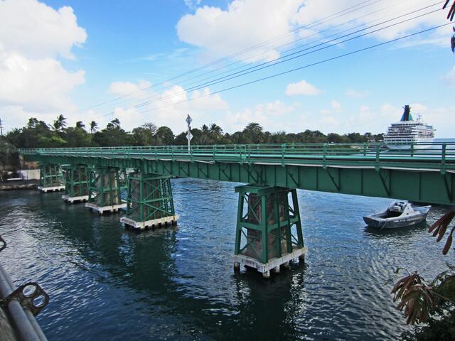 Puente Charles Bluhdorn, (1926 - 1983),
amerikanischer Industrieller.