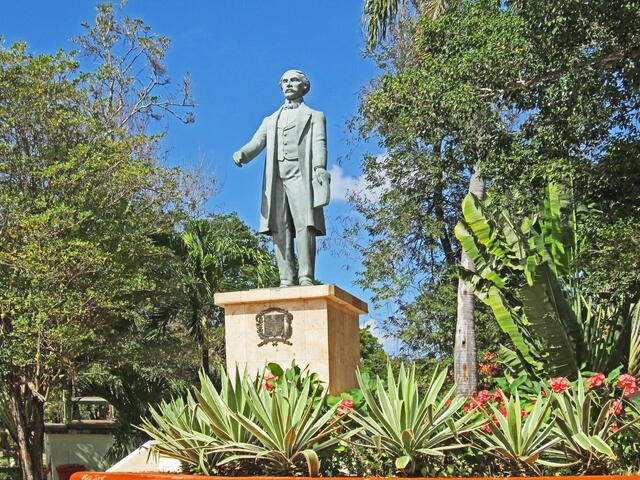Statue Juan Pablo Duarte y Díez (1813 - 1876)
Freiheitskämpfer.
Parque Central, 
La Romana, 
Dominikanische Republik.