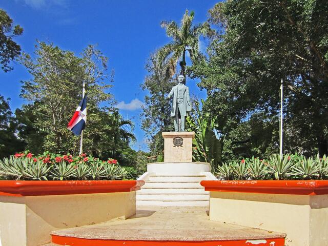 Statue Juan Pablo Duarte y Díez (1813 - 1876)
Freiheitskämpfer.
Parque Central, 
La Romana, 
Dominikanische Republik.