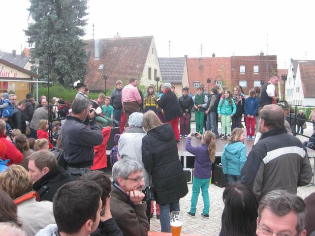 Der Chor der Mittelschule Rain....