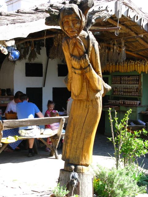 Holzschnitzereien.