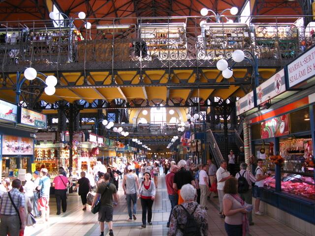 Die bekannte Markthalle in Budapest.