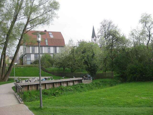 Bilder aus dem Stadtpark Rain, Blick auf den Kirchturm