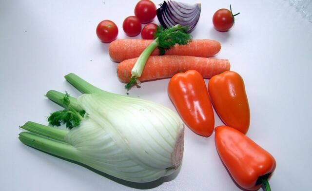 Mit verschiedenen Gemüse/Kartoffel befüllen