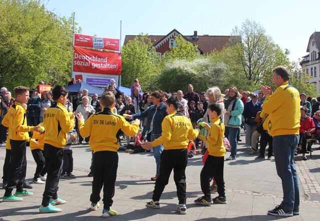 Jugend des SV 06 Lehrte bei einer Übung