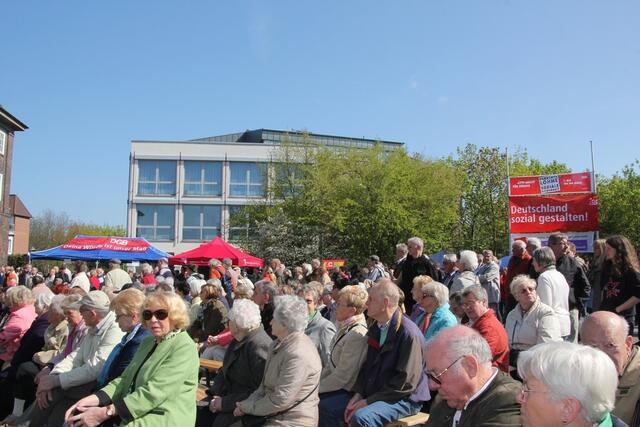 Gut gefüllter Festplatz