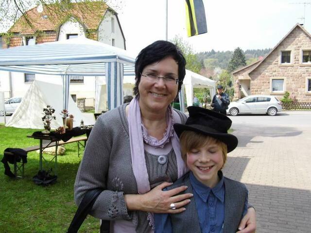 Wrexer Pfarrerin Elke Carl mit Sohn Noah