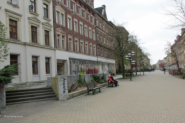 Aber so trist und leer sah es gleich paar Meter weiter aus. Wer den Brühl noch von früher kennt, dem wird das Herz bluten angesichts dieser Tristesse.