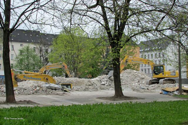 Direkt gegenüber der Wiese wurde ein völlig maroder Gebäudekomplex abgerissen.
