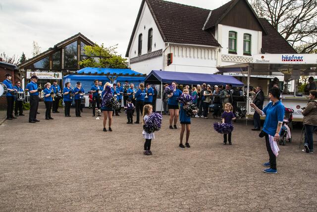 Wie jedes Jahr gab der Fanfarenzug Resse auch ein Platzkonzert | Foto: Helmut Seddig
