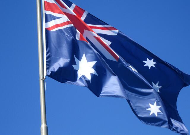 einer Fahne beim Flattern zugeschaut