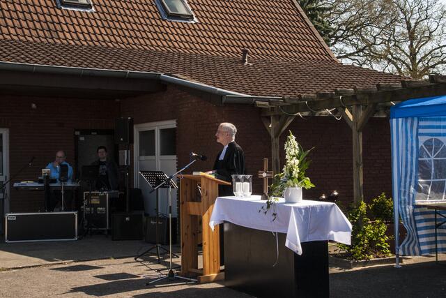 Pastor Hirschberg von der Evangelischen Kirche eröffnet den ökumenischen Gottesdienst | Foto: Tim Seddig