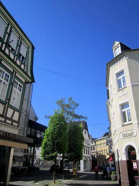 aus der Haustür getreten und mich über den unglaublich blauen Himmel gewundert