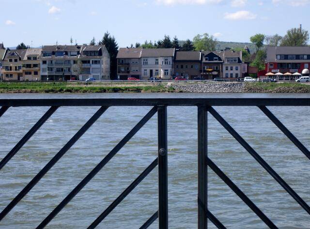 nach dem Frühstück runter zum Rhein und mich auf eine Bank gesetzt