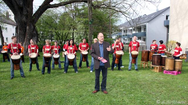 Pfarrer Hans Borchardt begrüßt die Gäste und wünscht viel Spaß bei der Musiknacht