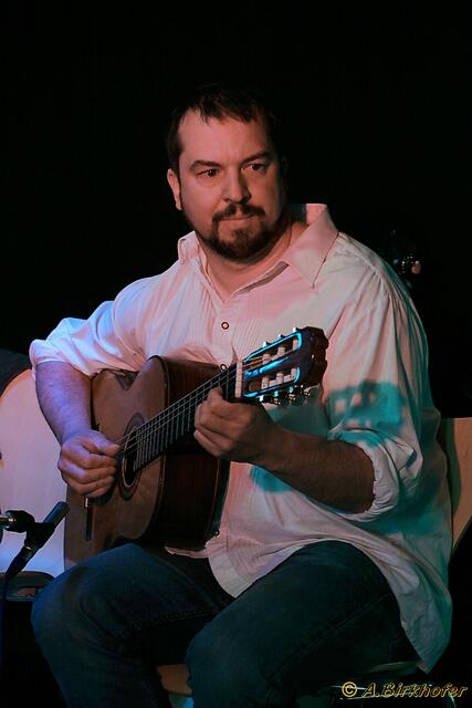 Saitahauffa bot mit Kontrabass, Gitarre und Hackbrett heimatliche Klänge und amerikanische Folklore