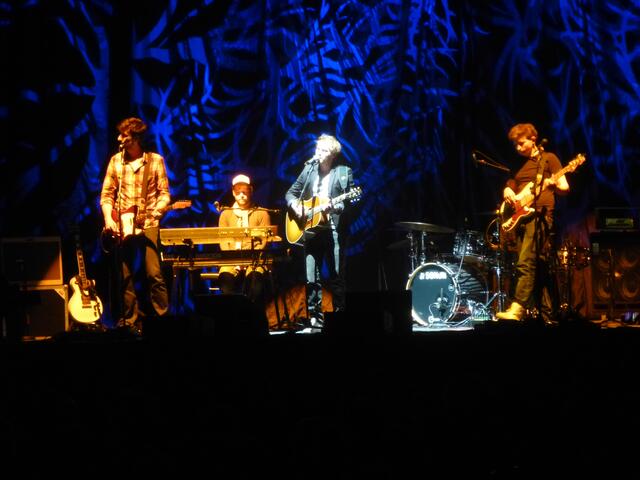 Die Band mit Johannes Oerding ist auf der gesamten Tour, immerhin knapp 20 Konzerte, die Vorgruppe bei Joe Cocker.