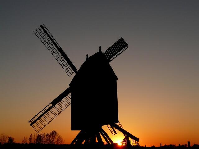Bockwindmühle Wettmar - Sonnenuntergang im April 2011