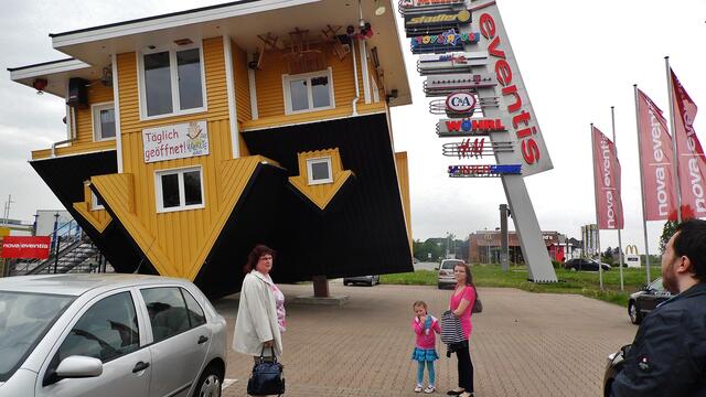 Das "Verrückte,krumme,schiefe Haus" in Nova Eventis - am 11.5.2013 !