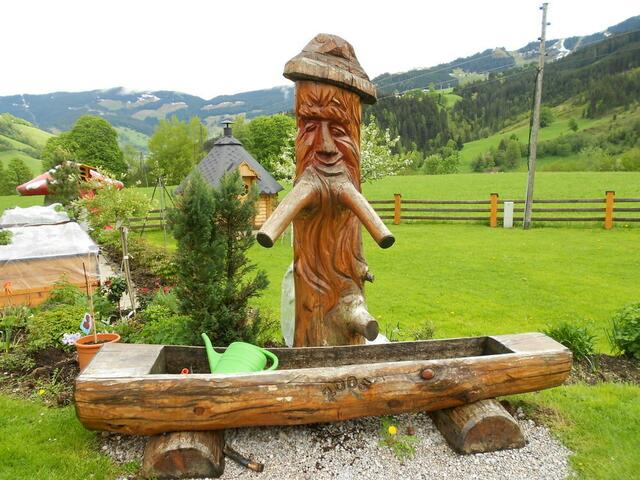 Wurzelsepp beim Hotel.