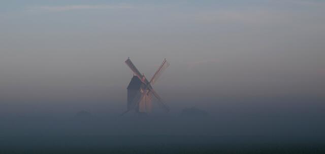 Die Mühle im ersten Morgenlicht