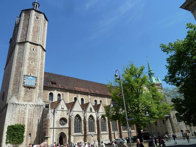 Am Dom St.Blasii sind 4 Sonnenuhren angebracht.