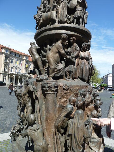 Ein Ausschnitt der 2000 Jahre Säule.