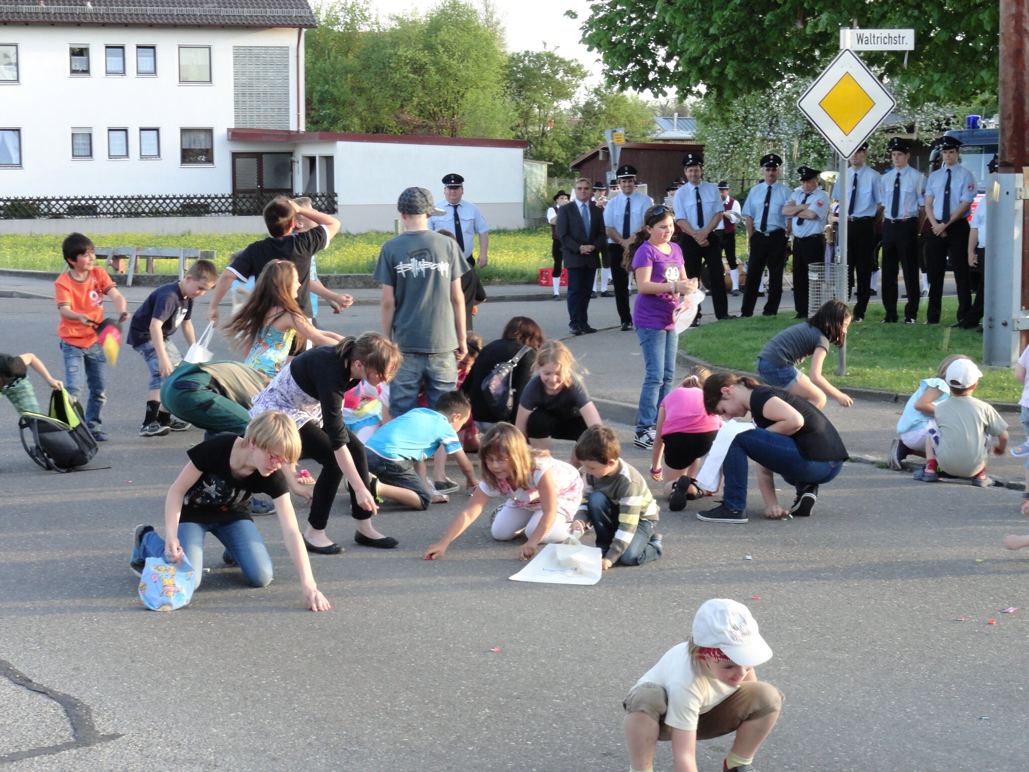 Versammelt euch! Die Dorfgemeinschaft Waltershofen lädt ein. Meitingen