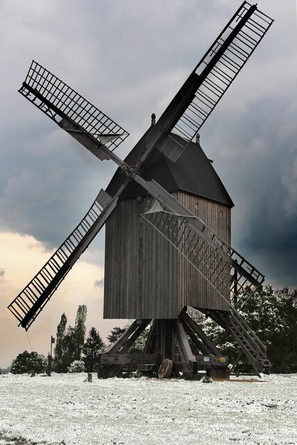Die Mühle im winterlichen Glanz.