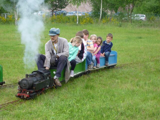 Ordentlich zu tun hatte die "alte" Dampflok der Kindereisenbahn. | Foto: Jürgen Illenberger