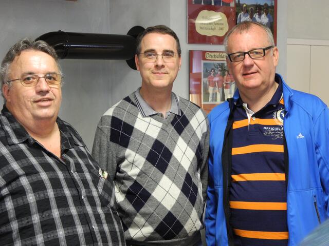 Ohne sie geht's nicht: (v. links) Vereinsvorsitzender Michael Fendt, Vereinsvorsitzender in Frankreich, Pierre Birgé und Herr BürgermeisterJürgen Schantin (Foto: privat)
