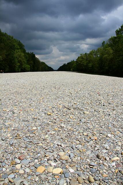 und bei einem richtigen Standpunkt fehlt zumindest da das Wasser :-)