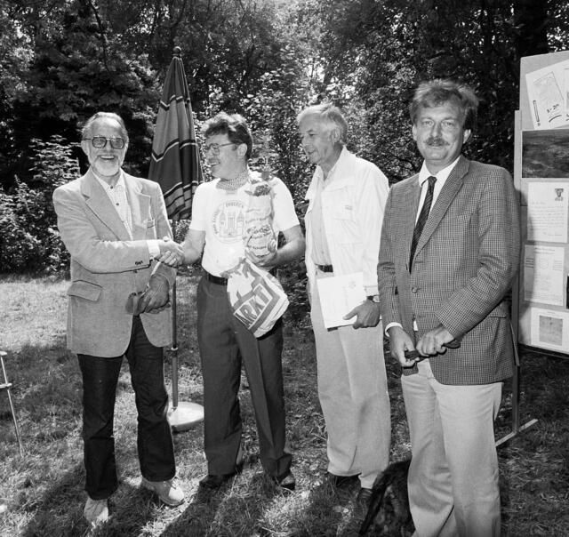 v.l.: Dr. Rudolf Wohlrab (Bezirksratsherr), Organisator Günter Porsiel, AGDV-Chef Siegfried Hebestreit, Vize-Bezirksbürgermeister Bernhard Wedler.