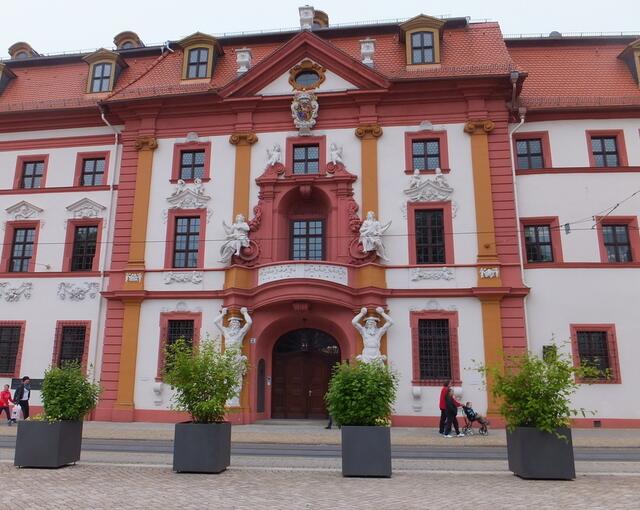 Der Eingang zur Thüringer Staatskanzlei