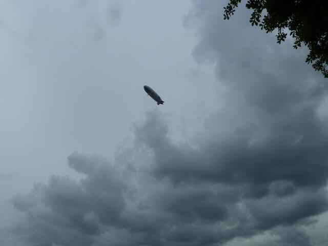 Auf der Mainau sahen wir diesen Zeppelin.