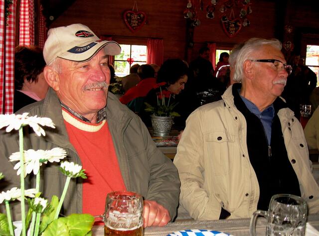 Toni mit Freund " Boris "                                            von den Gersthofer Stockschützen
