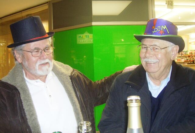 Toni mit Freund Weiß Hans aus Langweid bei den Tschibo-Rentner im Fasching 2010