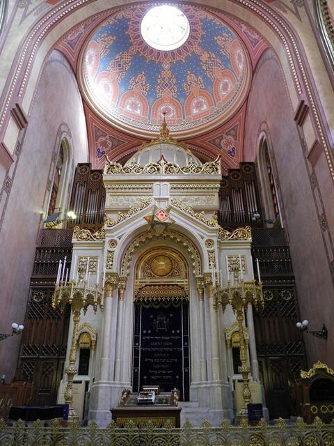 In der Großen Synagoge