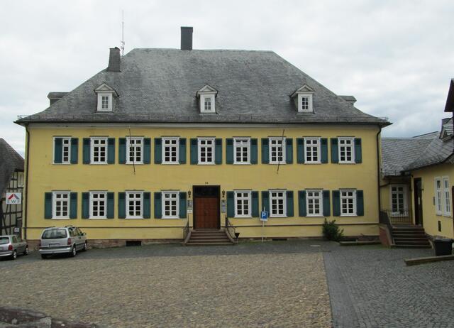 Die neue Ansicht der Neuburg am 30.05.2013 (mit dem "Mittelschornstein").