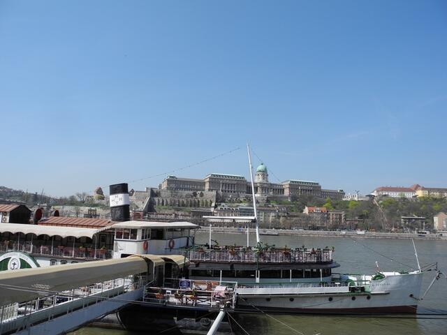 Donauschifffahrt und Burgberg