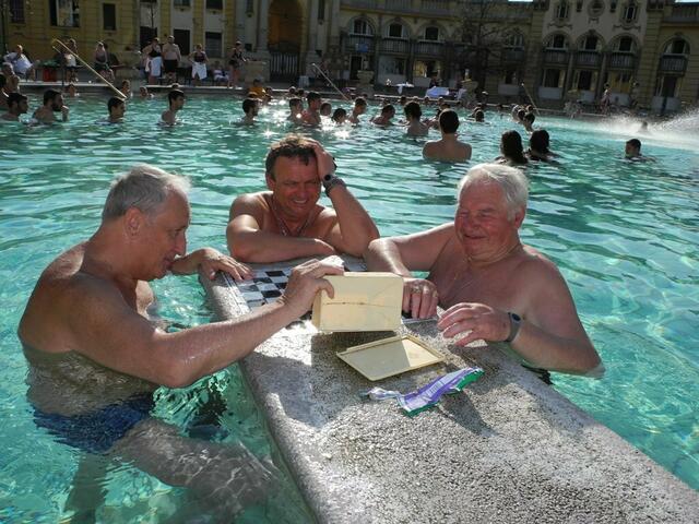 „Lebensart" im Széchenyi Thermalbad - Schachspieler unter sich