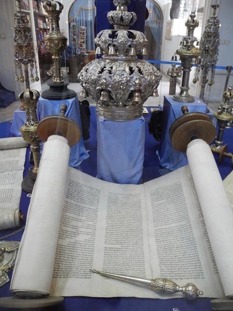 Die Thora im Museum der Großen Synagoge