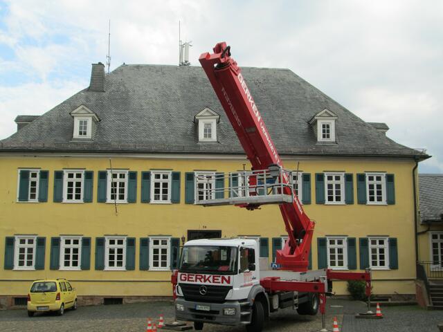Hoch hinauf musste die neue Technik ...